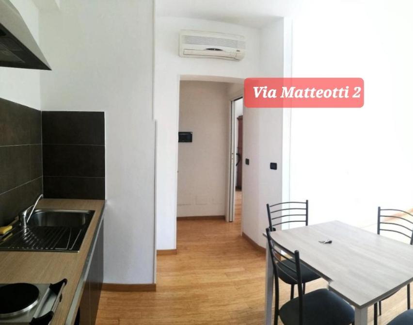 Via Matteotti & Via Carracci Apartments Bologna Exteriör bild