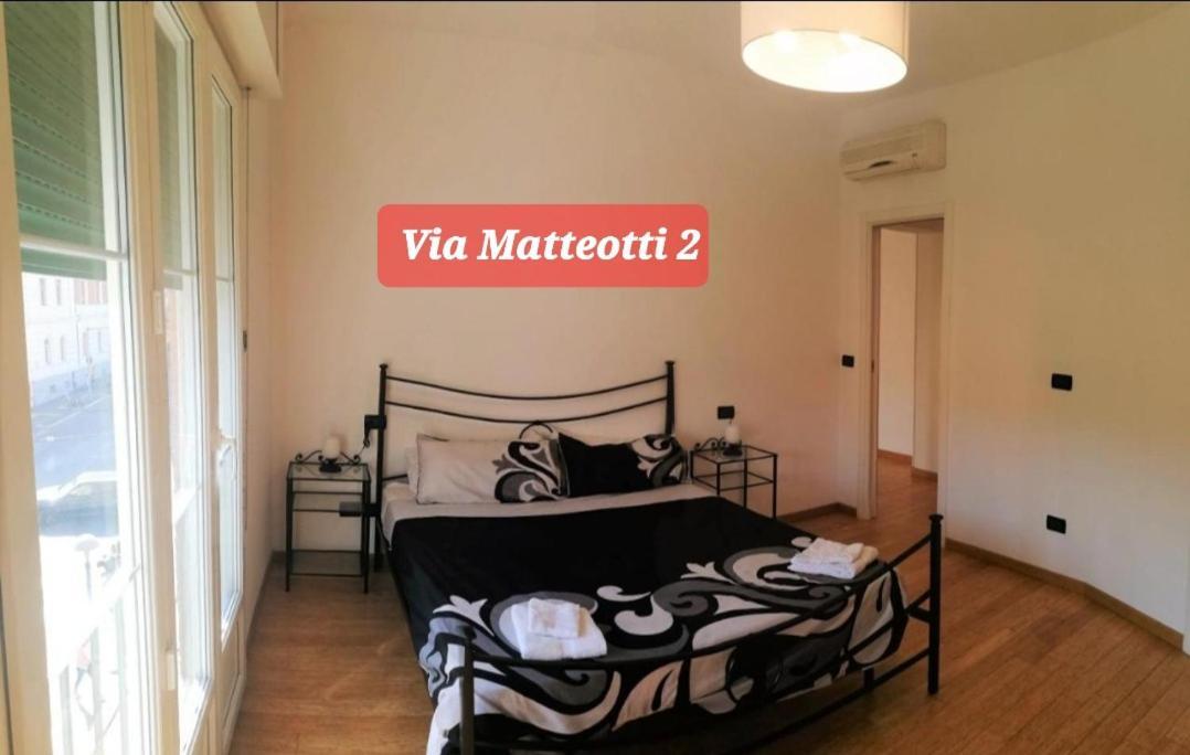Via Matteotti & Via Carracci Apartments Bologna Exteriör bild